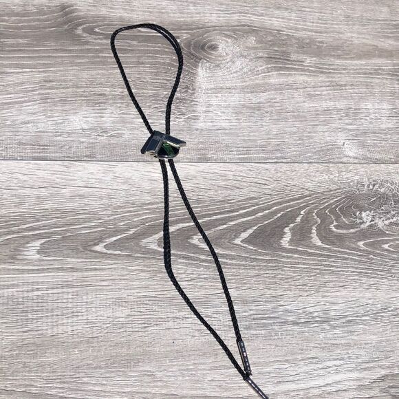 Bow tie - Picture 1 of 3